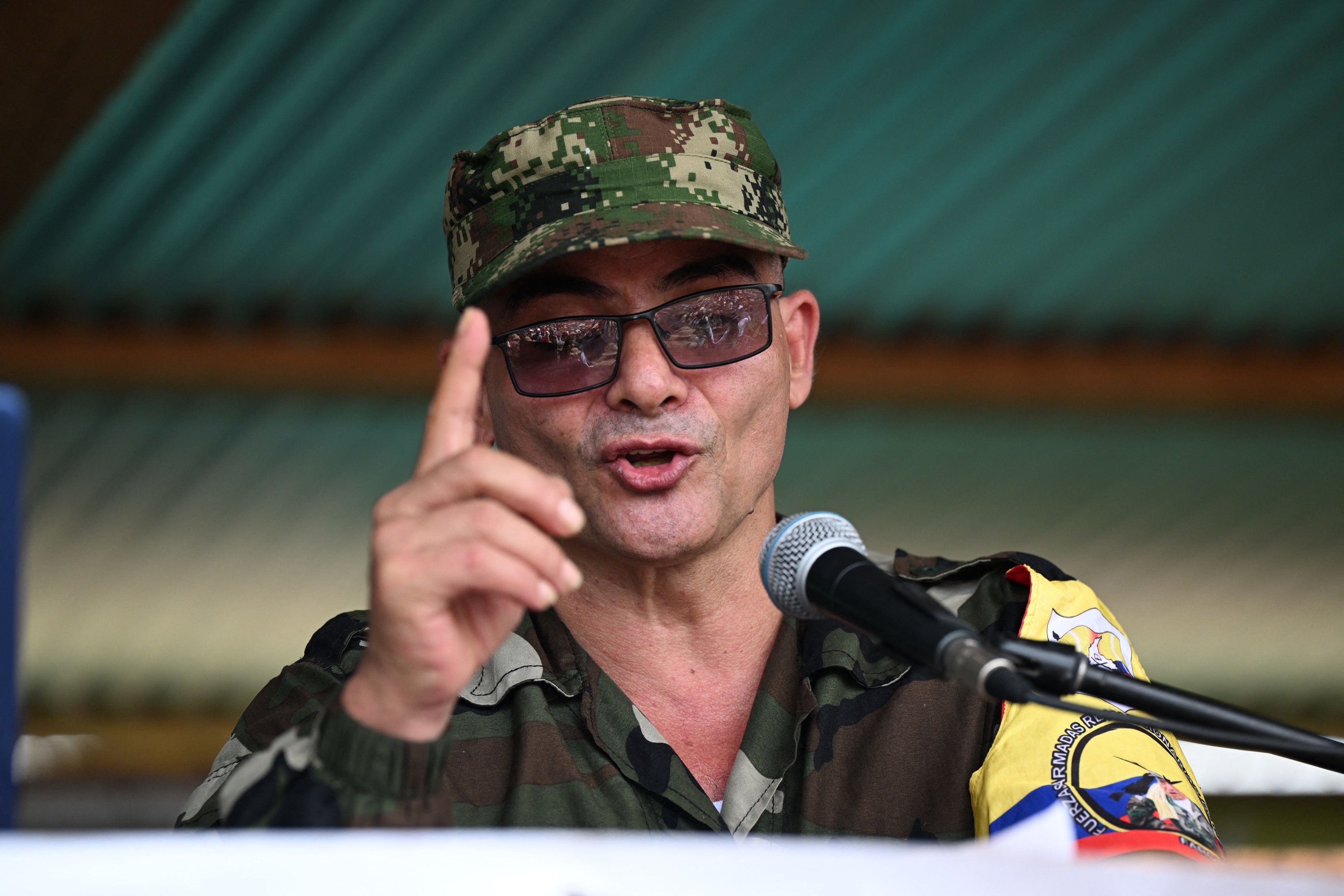 Guerrilheiro apontado como 'sucessor de Escobar' anuncia trégua por eleições presidenciais na Colômbia